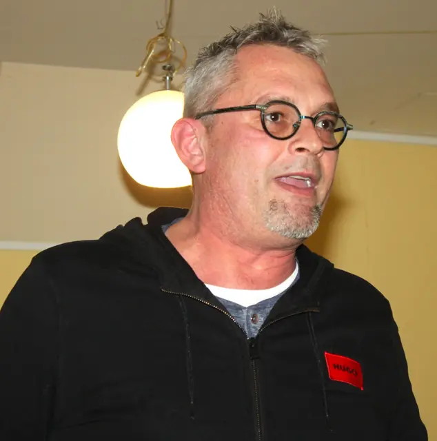 Florian Kazik erläuterte ausführlich die derzeitige Altpapiersammelsituation. | Foto: Peter Heider