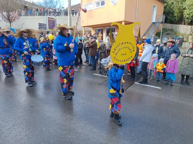 Der Spielmannszug Herbertshofen und Gersthofen führte den Zug an.