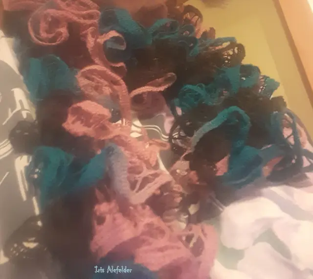 Mein Schal, den ich mir um den Hals gewunden habe. | Foto: Iris Alefelder