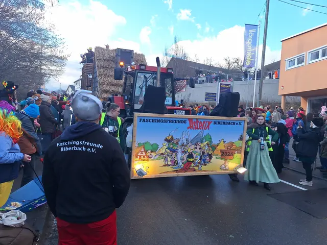Ein Motivwagen zum Thema "Asterix" gehört fast zu jedem Faschingsumzug, hier mit den Faschingsfreunden Asterix Biberbach e. V.