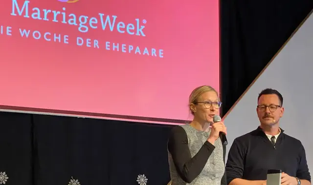 Sylvia und Martin Sakals am 8. Februar 2026 im Gottesdienst der Landsberger Vineyard-Gemeinde zum „Start in die MarriageWeek“ | Foto: Archiv des Landsberger MarriageWeek-Forums