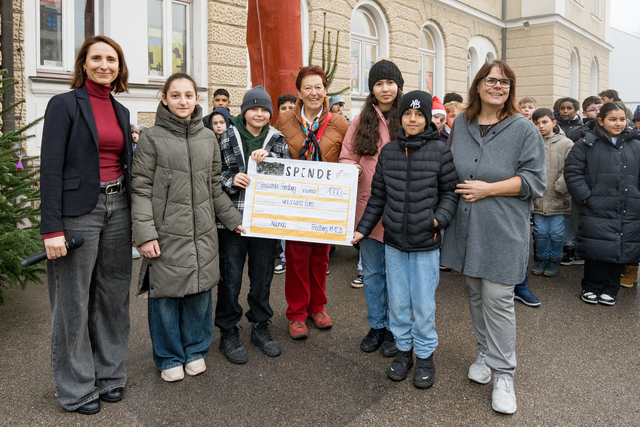 120 Jahre Mädchenschule Friedberg -Hilfe für Ndanda/Tansania - Mit den Einnahmen aus den Verkäufen in der Adventszeit unterstützen Friedbergs Lehrer und Schüler  (Archivbild) | Foto: FSeventfoto