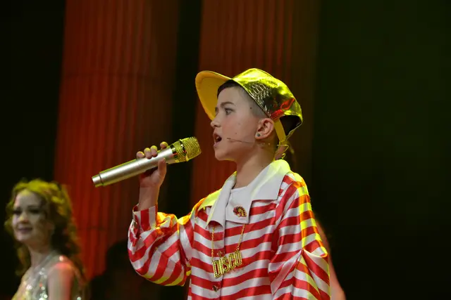 Das KOL-LA-Männchen Elias Strempfl bot wieder einen souveränen Vortrag als "Prince Bel-Air"