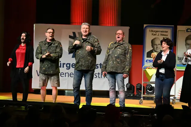 Die Stattretter stellten spielerisch eine "Musterung" der fünf Bürgermeister-Kandidaten und Kandidatinnen dar.