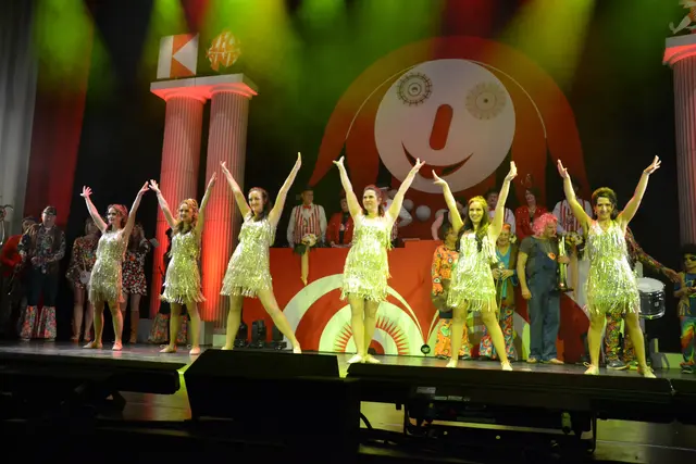 Die "Golden Girls" boten einen Showtanz mit dem Thema "70er- 80er- und 90er-Jahre"