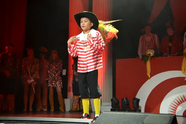 Das KOL-LA-Männchen Elias Strempfl erfreute erneut mit seinem souverän vorgetragenen Gedicht.