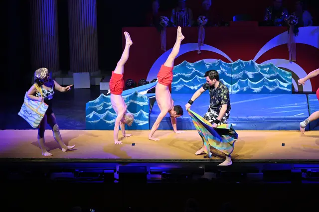 Die Turner des TSV Gersthofen begeisterten mit Turnübungen zum Thema "Baywatch"