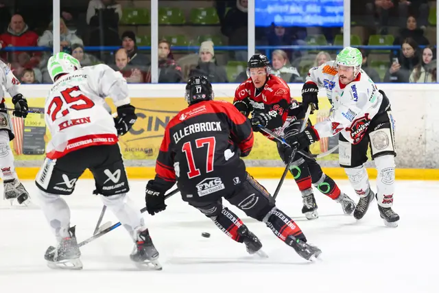 Es wurde um jeden Zentimeter gekämpft (im Vordergrund in rot/schwarz Clay Ellerbrock, im Hintergrund Tobias Baader). | Foto: Dietmar Ziegler
