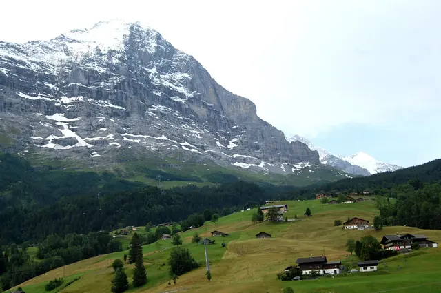Grindelwald mit der Eiger-Nordwand ist eines der eindrucksvollsten und grandiosesten Gebiete der gesamten Alpen. Ein Besuch, vielleicht verbunden mit einer Zahnradbahn-Fahrt auf das Jungfraujoch, lohnt sich unbedingt. | Foto: Kurt Wolter