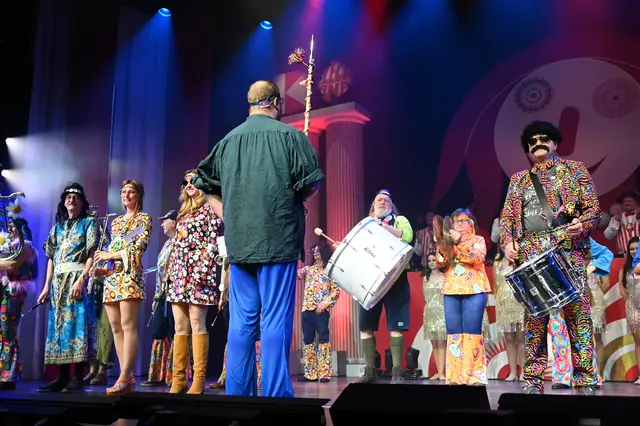 Der Spielmannszug Gersthofen trat unter dem Motto "70er-Jahre" auf.