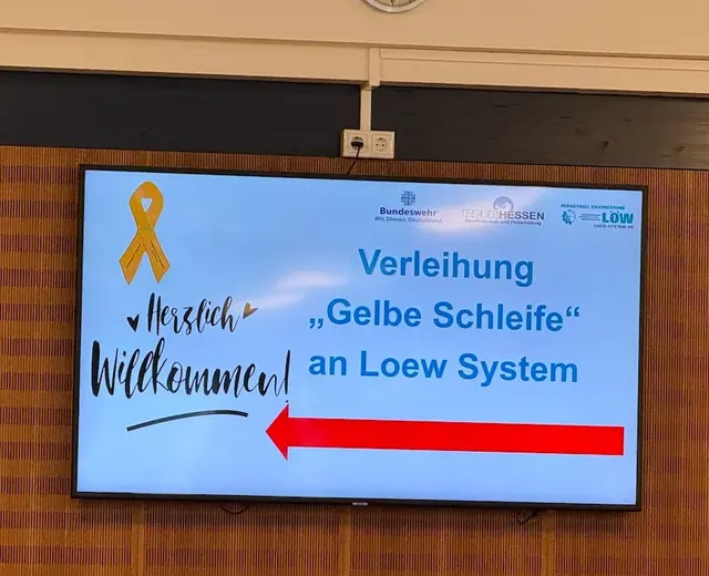 In Kassel wurde im Bundesbildungszentrum der Zimmerer- und Ausbaugewerbes GmbH ein deutliches Zeichen der Verbundenheit zwischen Mittelstand und Bundeswehr gesetzt. | Foto: Hauptmann Martin Würz