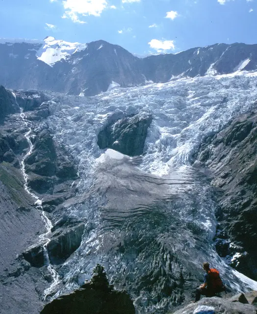 Bei unserem ersten Besuch im Jahr 2003 schob er sich noch über eine Höhendifferenz von 1500 Metern in einem wilden Eisgewirr den Steilhang herunter. Es ist eine gigantischen Landschaft, die ein Foto nicht annähernd wiedergeben kann. | Foto: Markus Wolter