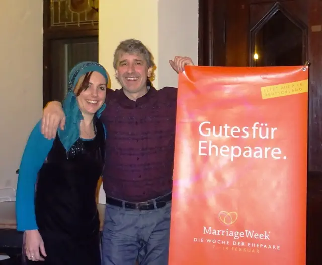 Bei einem Candle-Light-Dinner im Rahmen der MarriageWeek: Das Hurlacher Musiker-Ehepaar Wiblishauser feierte mit und sorgte für festliche Klänge. | Foto: Archiv von JMEM Hurlach bzw. Archiv des Landsberger MarriageWeek-Forums