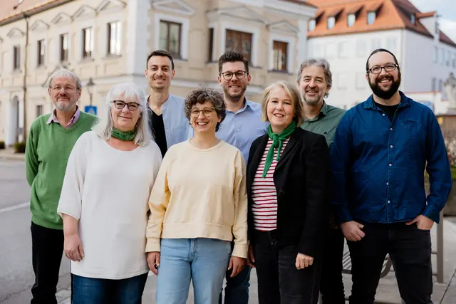 Bürgermeister-Kandidat Egon Stamp (5. von links) und sein kompetentes Team, die Stadtratskandidat*innen (von links): Edmund Dorsch, Susanne Östreicher,Tobias Faßnacht, Jutta Erlenmayer, Antje Prillwitz, Jürgen Rühl und Boban Kaiser (nicht im Bild Eva Bahner) | Foto: Sarah Schneller