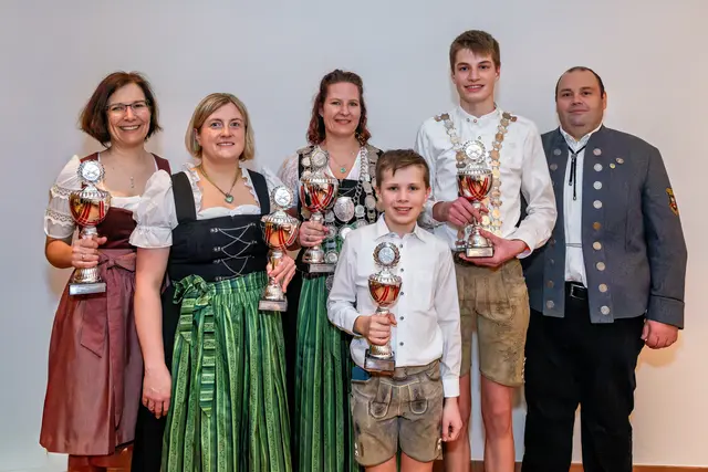 von links nach recht: Regina Mayer, Tanja Maier, Petra Jakob, Vincent Weimann, Lorenz Weimann, Markus Rösler