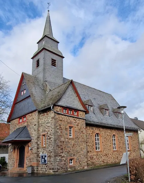 Evangelisch-lutherisches Gotteshaus, dessen Grundstein am 25. Juli 1912 gelegt wurde, im Jahr 1967 wurde sie renoviert.