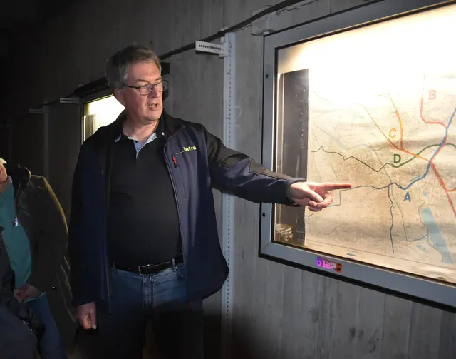 Christian Weske von der Infra führte durch die Geisterstation