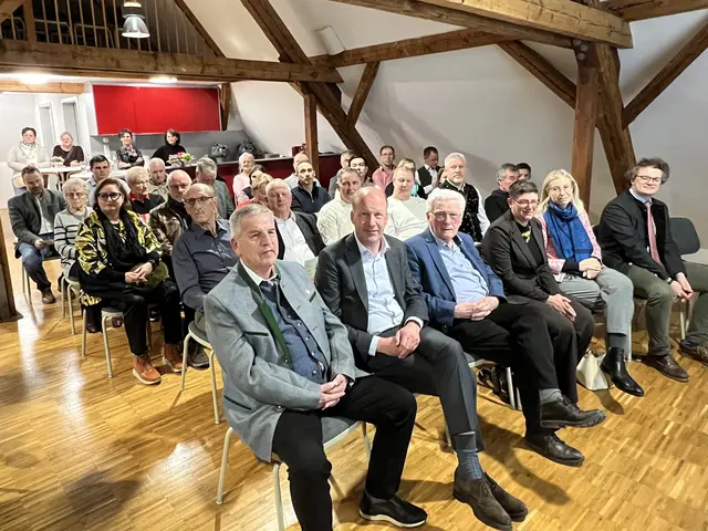Das Interesse an der Ehrung von Heim im Schloss Emersacker war groß. | Foto: Siegfried Karner
