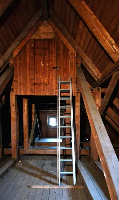 Der Weg zur Glockenstube der Kirche Wunderthausen