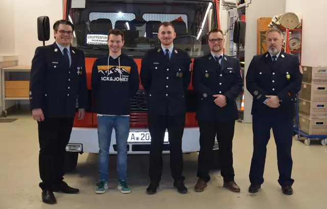 v. l. Kommandant Matthias Fay, Oberfeuerwehrmann Lukas Behammer, Löschmeister Lukas Demeter, Löschmeister und Jugendwart Manuel Oettle, stellv. Kommandant Klaus Schrall | Foto: Franz Wengenmayr