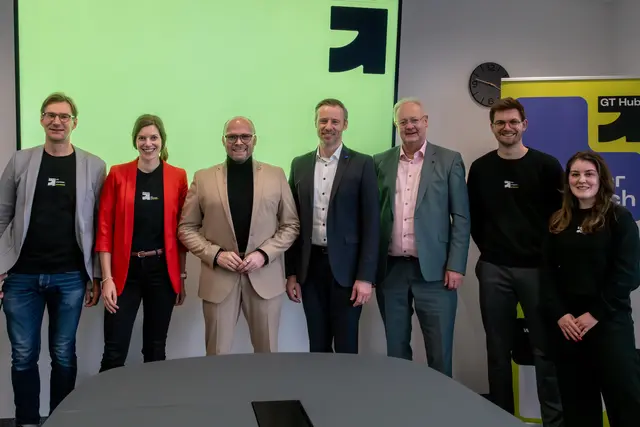 „Digitalminister Mehring und Landrat Eder im Austausch mit dem GreenTech Hub | Foto: Bayerisches Staatsministerium für Digitales