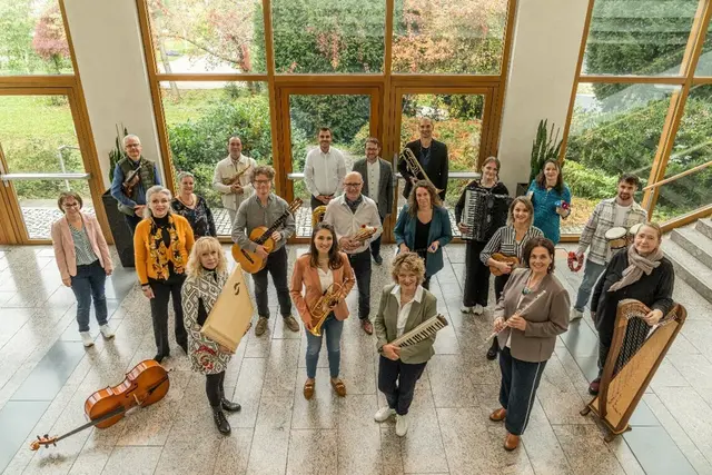 Im Dossenberger Gymnasium geben die Lehrer der Städtischen Musikschule Günzburg am 15. März ein Konzert. | Foto: Philipp Röger für die Stadt Günzburg