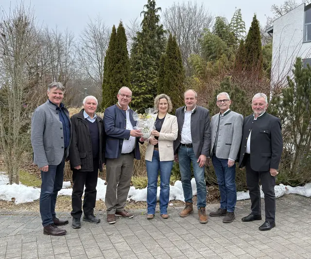 Die FW-Kreistagsfraktion mit Fraktionsvorsitzendem Otto Obermeier (2.v.r.) und MdL Christian Lindinger (3.v.l.) begrüßten die umweltpolitische Sprecherin der FW-Landtagsfraktion MdL Marina Jakob. Weiter sind auf dem Bild (v.l.) Josef Putz, Georg Kinateder, Rudolf Hirz und Norbert Marold. | Foto: Abgeordnetenbüro Lindinger, MdL
