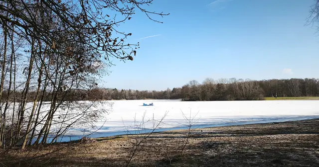 Die große Schneefläche ist der vereiste Silbersee | Foto: Shima Mahi