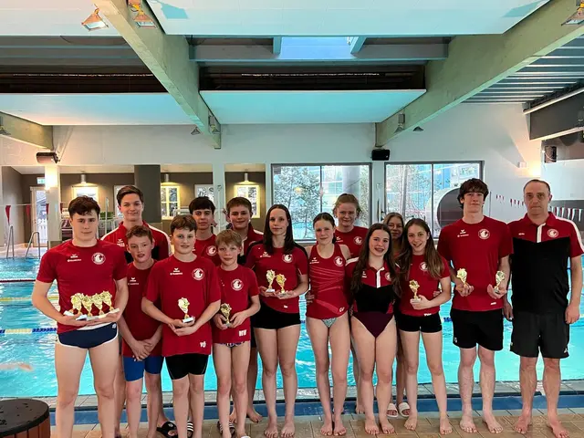 Zahlreiche Pokale gingen ans Schwimmteam Neusäß. Herzlichen Glückwunsch an alle!