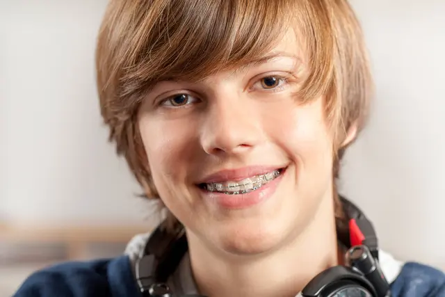 Am Boys Day ein Praktikum in einer Zahnarztpraxis machen! | Foto: proDente e.V./Johann Peter Kierzkowski