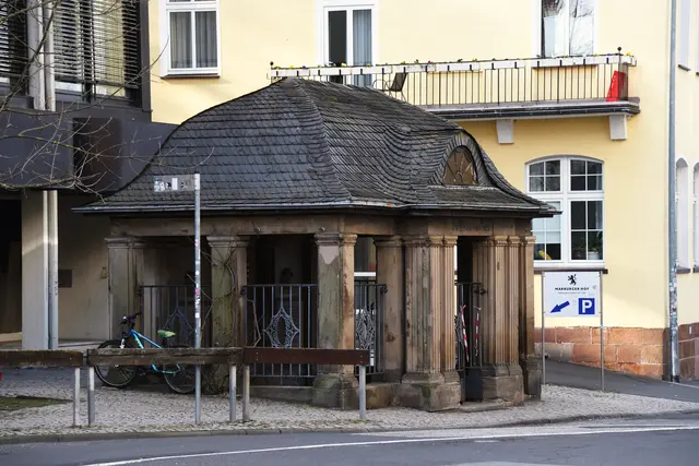 Historischer Elisabethbrunnen im Wehrdaer Weg.