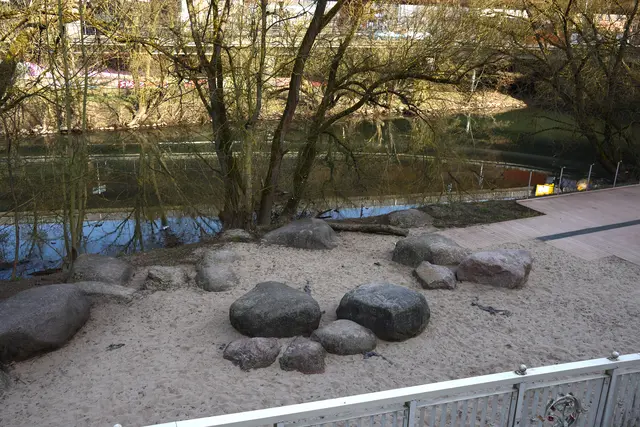Aroma-Beach- Anlage an der Lahn. Hier wir es im Sommer wieder leckere Drinks und Speisen aus dem Foodtruck geben mit Sonnenschirmen und Strandfeeling.