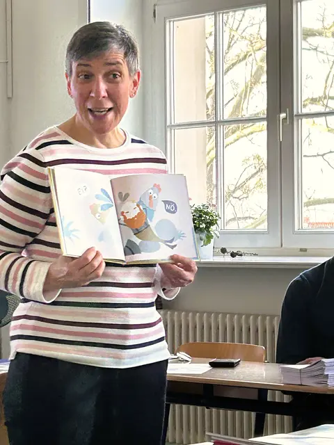 Susanne Büning vom Bildungsbüro, die mit Begeisterung und Herz durch das Programm führte.