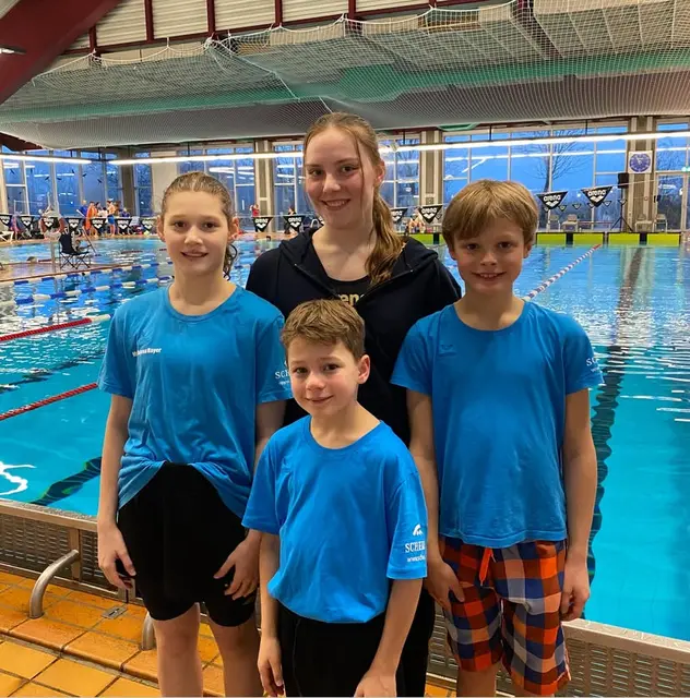 Finalteilnehmer beim Zirbelnuss-Schwimmen 2026 - Magdalena, Felix, Alea, Adam