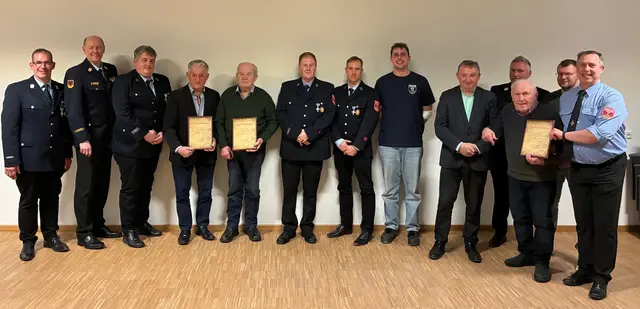 Kommandant Ulrich Reitschuster, Stadtbrandinspektor Alexander Zobel, Lothar Müller, Josef Müller, Josef Roßmann, Tobias Heckel, Florian Reitschuster, Jakob Seeler, Bürgermeister Albert Riedelsheimer, Stellv. Kommandant Martin Keckel, Ehrenkommandant Gottfried Heckel, Franko Roder, Christian Seeler