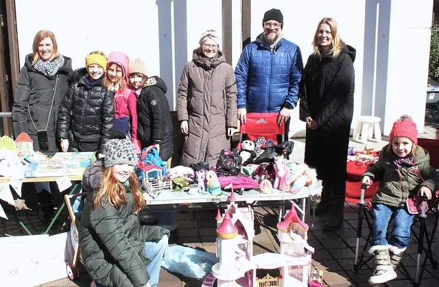 Der Kinder- und Jugendflohmarkt  auf dem Marktplatz gehört jedes Jahr zum festen Angebot des Jahrmarktes. | Foto: Peter Heider