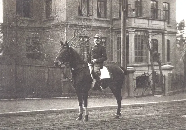 Ludwig Voss, nach diversen Stationen in seinem Leben als Kastellan, wurde in älteren Jahren Reitlehrer in Blankenburg. 