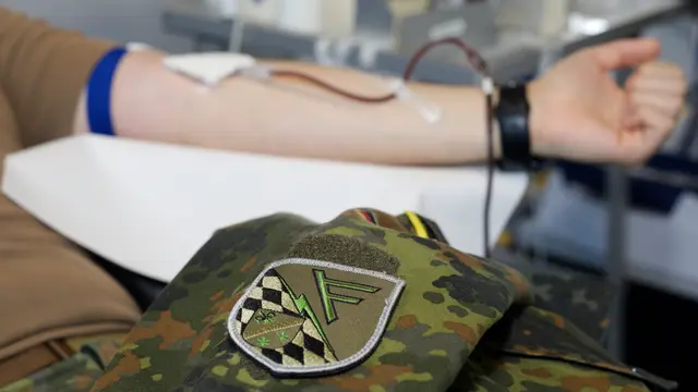 Soldatinnen und Soldaten des ITBtl 292 spenden Blut. | Foto: ITBtl 292/Marcus