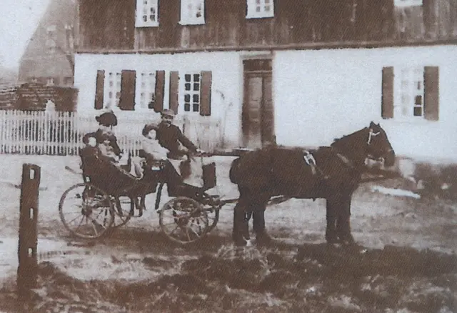 Hof der Schulzes in Griebo an der Elbe, wo bis heute 10 Generationen der Familie zu Hause waren. 