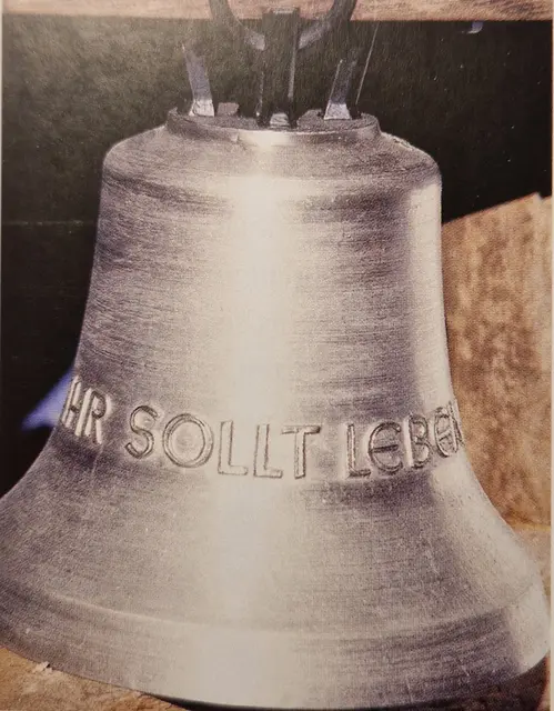 Glocke von Osterfeld
Gegossen am 22.02.2002
Durchmesser: 34 cm
Höhe :             55 cm
Gewicht:          25 kg
Schlagton:        es```