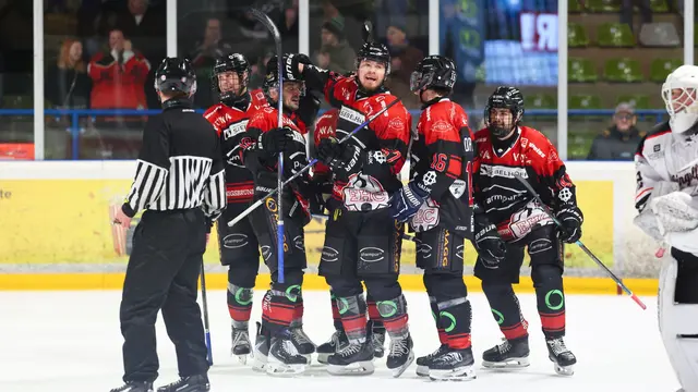 Nach dem knappen Ausgang der Partie war die Freude riesengroß. | Foto: Dietmar Ziegler