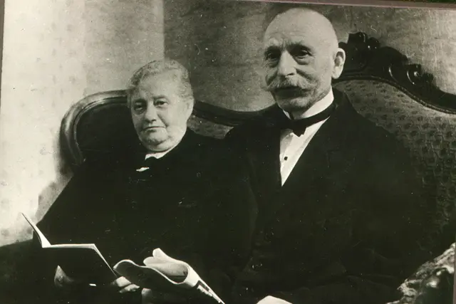 Wenn´s einen gepackt hat, ist Ahnenforschung eine spannende Angelegenheit. Hier die Urgroßeltern meiner Frau, Hermann und Martha Krisch in Bielefeld.