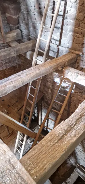 Blick von oben in den Turm .