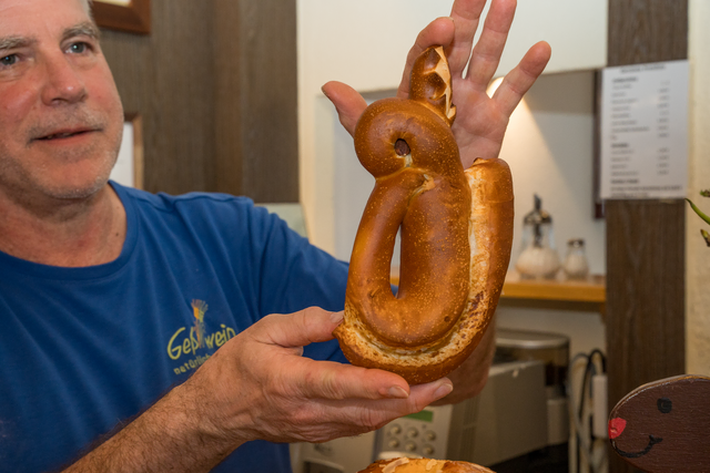 Bäckerei Geßwein Augsburg - Aus der Freundschaft mit einem Eichhörnchen ist das leckere Brezengebäck "Eichkatzerl" entstanden | Foto: FSeventfoto