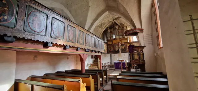 Innenraum der Kirche von Treisbach