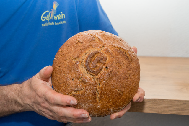 Bäckerei Geßwein Augsburg - DAs "Geßwein 137" mit dem Firmensiegel besteht aus 80% Roggen und 20% Dinkel-Vollkorn