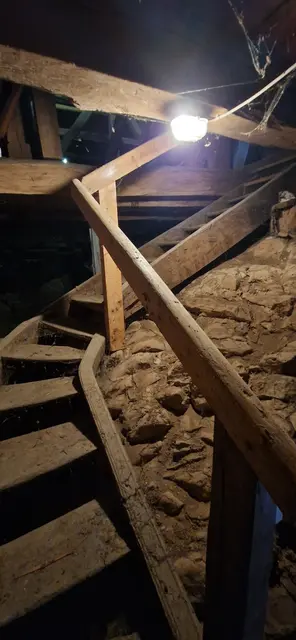 Der Weg zu den Glocken ,-Höhe Dachboden