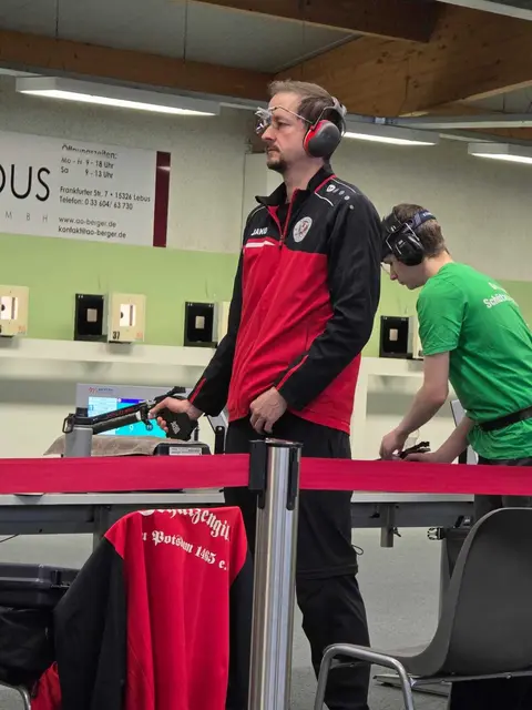 Mannschaftskapitän Sebastian Lindner zwischen zwei Wertungsschüssen.