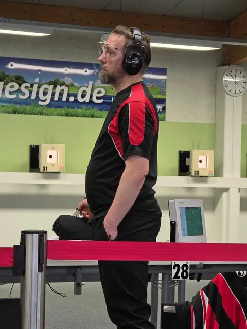 Michael Stillfried in der Konzentrationsphase vor dem nächsten Schuß.