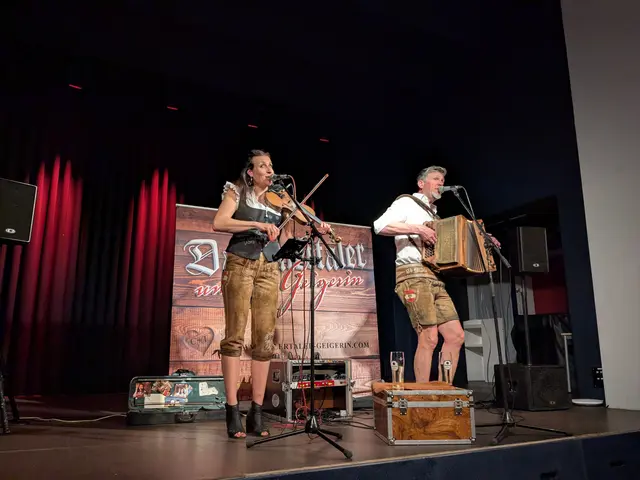 Da Zillertaler und die Geigerin  | Foto: Matthias Bucher